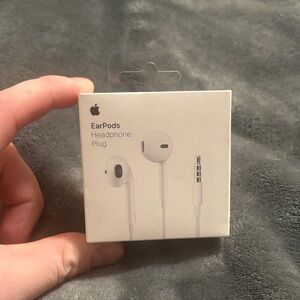 Apple EarPods with 3.5mm Plug - White